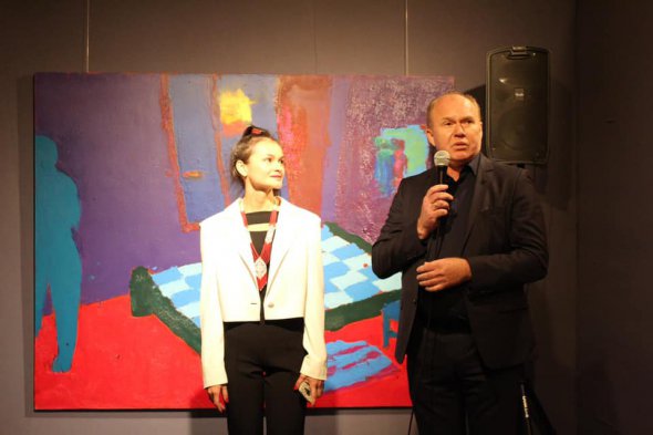 Виставку закарпатської художниці Ангеліни Гафинець в Києві ініціював видавець Юрій Комельков