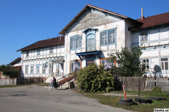 В этом доме в 1890-1894 годах, еще подростком, жил будущий гений супрематизма Казимир Малевич. Здание называют в Пархомовке "дом Малевича"