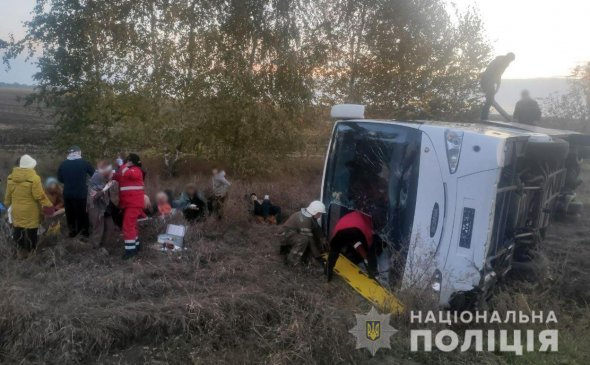 На Полтавщині  перекинувся рейсовий автобус із 22 пасажирами