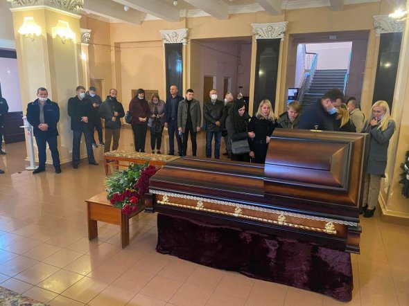В Чернигове прощаются нардепом Антоном Поляковым, который умер при загадочных обстоятельствах в Киеве