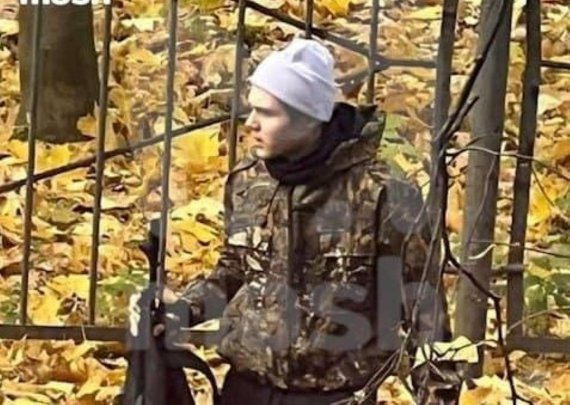 17-річний Олександр Соболєв стріляв біля  московської  школи. Гвинтівка виявилася страйкбольною