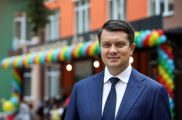  Бывший спикер Дмитрий Разумков при избрании на эту должность два года назад получил рекордную поддержку - 382 голоса народных избранников