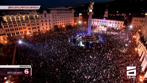 У центрі Тбілісі тисячі людей прийшли підтримати Саакашвілі