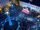 В центре Тбилиси тысячи людей пришли поддержать Саакашвили 