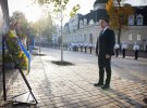 Володимир Зеленський вшановує загиблих захисників України на Михайлівській площі в Києві