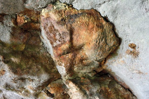 В Італії у печері Романеллі археологи виявили нові наскельні малюнки