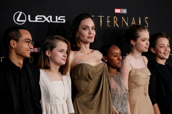 Голлівудська акторка Анджеліна Джолі відвідала прем'єру фільму "Вічні" разом з дітьми