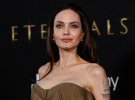 Джоли сыграла главную роль в супергеройской ленте "Вечные"