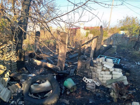 На Херонщині  шестирічна дівчинка   підпалила суху траву на подвір’ї  й мало не залишила свою багатодітну родину без житла