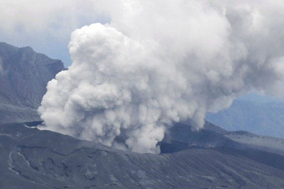 В Японии начал извергаться вулкан Асо