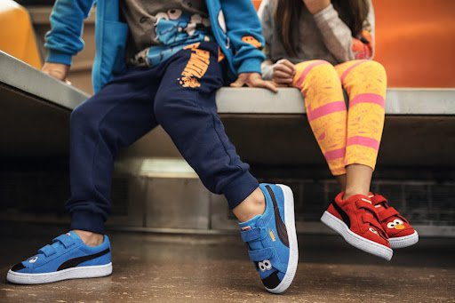 Дитячі кросівки зазвичай представлені у трьох основних лінійках – для малюків віком до 3-х, дітей дошкільного та молодшого шкільного віку, підлітків