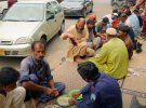 Ежедневно за едой приходят четыре тысячи пакистанцев