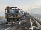 На Одещині зіткнулися і спалахнули дві вантажівки та три легкові автомобілі. Загинули троє людей. 12 - скалічилися