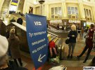 На железнодорожном вокзале Киева развернули пункт вакцинации против Covid-19. Также пассажиры могут сдать экспресс-тест на наличие инфекции