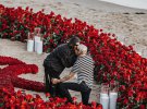 Американская звезда реалити Кортни Кардашьян показала, как признавался в любви музыкант Трэвис Баркер