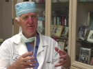 Доктор Леонард Бейлі пересадив немовляті серце бабуїна 