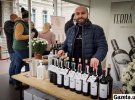 Богдан Панчук - бренд-амбасадор компанії WineDiscoverySelection. На ярмарку презентує бренд LelekaWines. Вино – лише рік на українському ринку.