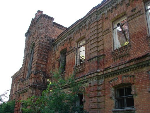 Здание на территории Полтавской психбольницы. И в 1942 году здесь размещался госпиталь для немецких солдат