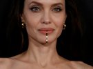 Джолі продовжує вражати розкішними образами на світових прем'єрах супергеройської стрічки "Вічні"