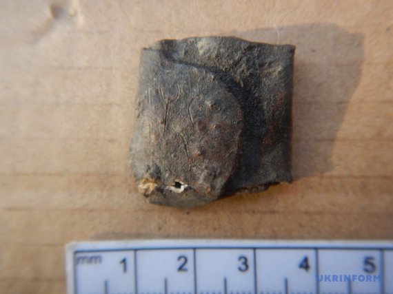 В городе Полонном Хмельницкие археологи нашли кусок свинца с текстом на нем