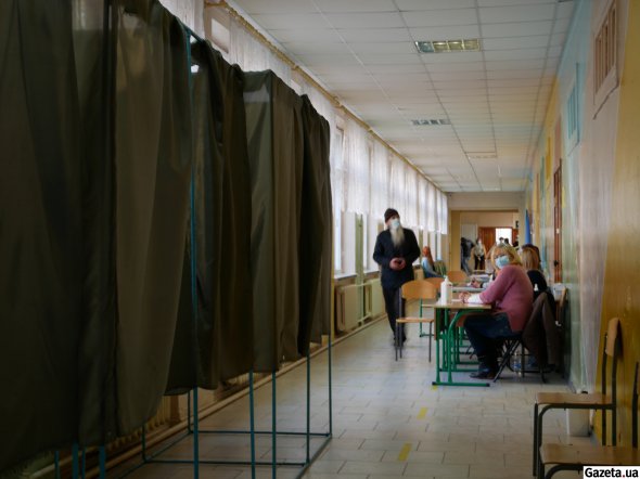 У Харкові зареєстровано понад мільйон людей, які мають право голосувати. Однак 31 жовтня на дільниці прийшли лише біля 28% виборців
