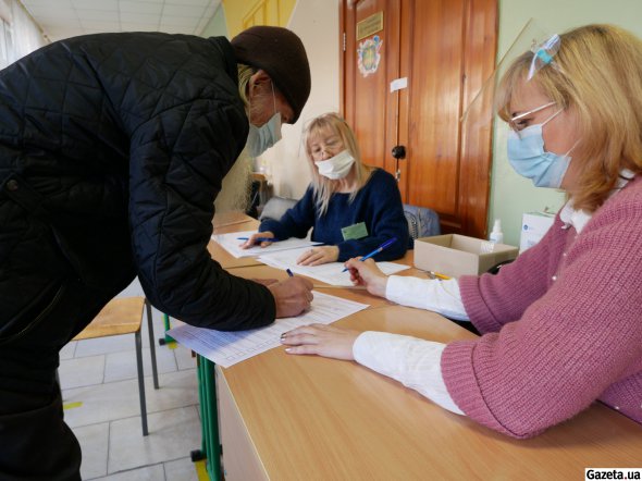 В день выборов в Харькове работало 605 избирательных участков. На 41 из них были открыты центры вакцинации против коронавируса