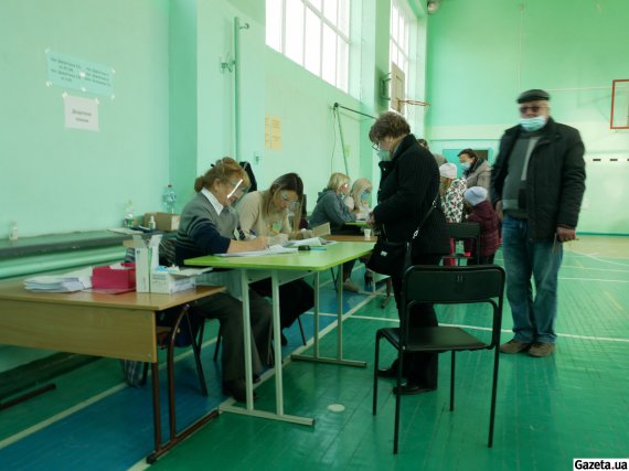 Несмотря на большое количество зарегистрированных избирателей – на участки в Харькове пришли мало людей