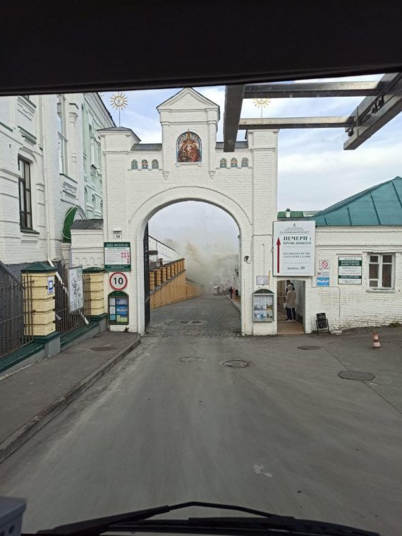 Спасатели ликвидировали возгорание в мастерской по росписи икон на территории Киево-Печерской лавры