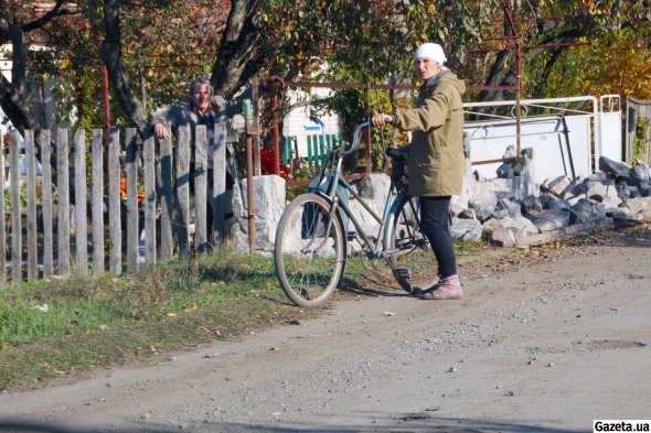 Осіння Красногорівка живе своїм неспішним життям