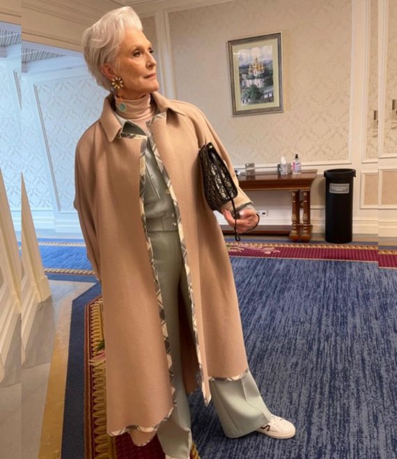 Американская модель и мать самого богатого человека мира Илона Маска Мэй выбрала пальто от дизайнера первой леди Украины Екатерины Сильченко