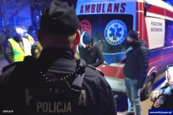 В Польше 9 ноября полиция задержала скорую, набитую нелегальными мигрантами. Всего – 18 иностранцев неизвестного гражданства