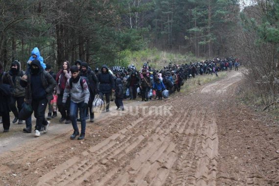 Ситуация с мигрантами на белорусско-польской границе резко обострилась. Беженцы прорвались на пункте пропуска "Брузги" и хотят попасть в Польшу