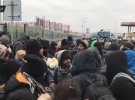 Ситуация с мигрантами на белорусско-польской границе резко обострилась. Беженцы прорвались на пункте пропуска "Брузги" и хотят попасть в Польшу