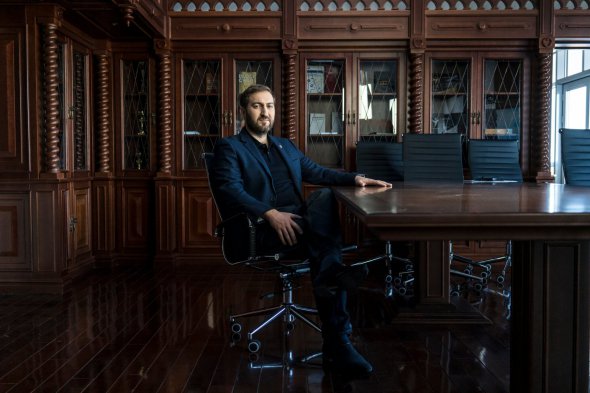 Майкл Чобанян, засновник  біржі біткойнів Kuna Exchange, у своєму київському офісі