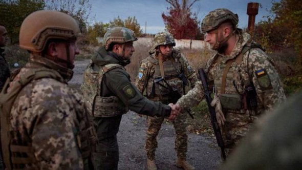 Президент України Володимир Зеленський минулого місяця відвідав передову на Донбасі 