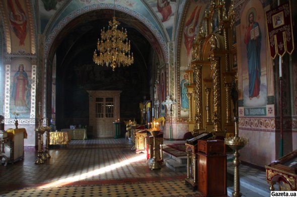 Миргородский Свято-Успенский собор поражает настенными росписями