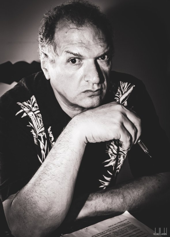 "Путіна мало хвилює, що думають росіяни про те, що він говорить чи пише. Вони не мають змоги впливати на політику влади. Бо не є виборцями у загальноприйнятому значенні. Від їхньої думки нічого не залежить", - каже історик Юрій Фельштинський.