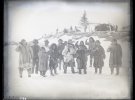 В XIX веке эскимосы не имели развитой племенной организации. Они враждовали с другими коренными американцами.