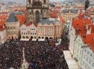 Ученики протестуют против ограничений из-за коронавируса во время 32-й годовщины Бархатной революции в Праге, 17 ноября 2021 года