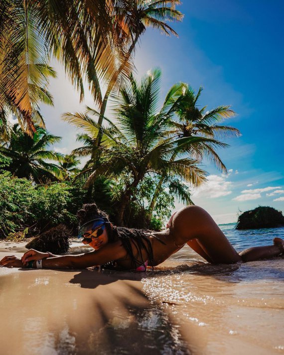 Блогер София Стужук публикует горячие фото с доминиканского пляжа