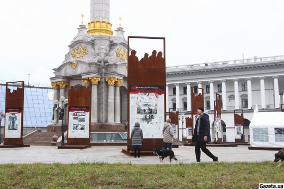 На площади Независимости в Киеве открыли уличную выставку "Рисованная история Майдана". Фото: Тарас Подолян