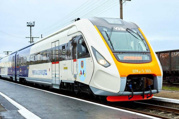 В Одесской области будет курсировать ежедневный поезд в Измаил. Максимальная скорость экспресса – 140 км/ч, в составе – 3 вагона (170 пассажирских мест). Фото: Укрзализныця
