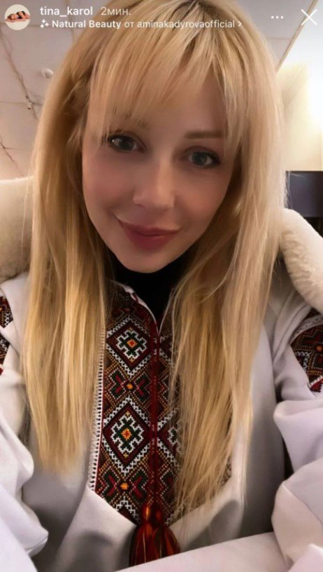 Артистка Тіна Кароль разом із сином Веніаміном прогулялася вулицями британського міста