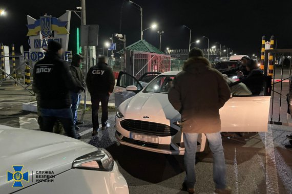 Контрразведка СБУ обнаружила международную группировку, наладившую механизм получения иностранного гражданства с помощью поддельных документов