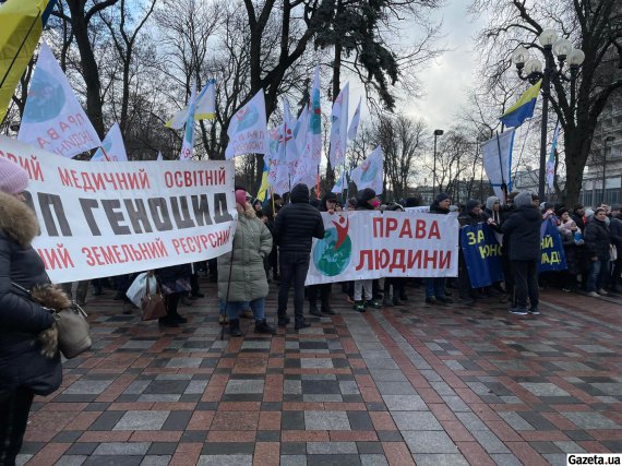  Антивакцинаторы сегодня во второй раз с начала месяца собрались на митинг возле Верховной Рады
