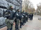Улицы Киева в центре столицы сегодня усиленно охраняют полицейские