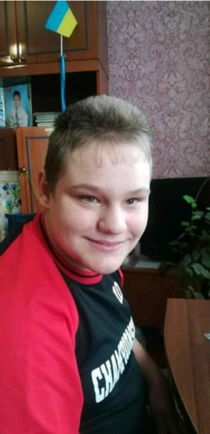 16-летний Михаил Науменко из города Козилец Черниговской области имеет ДЦП. На реабилитацию нужно 50 тыс. грн.
