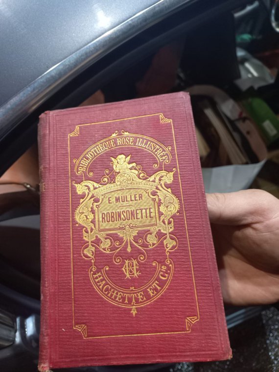 Пограничники не разрешили гражданину Франции вывезти из Украины старые книги