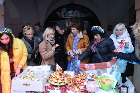Ірина Реріх з іншими українцями Валбжиху, часто бере участь в різних фестивалях та ярмарках, які організовувалися у місті