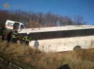 В Харьковской области пассажирский автобус слетел в кювет. Есть пострадавшие